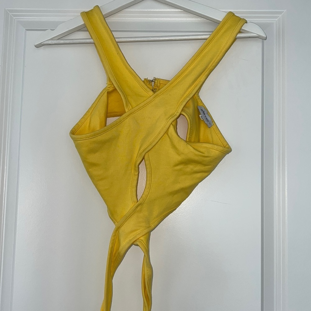 Yellow ‎ crop top